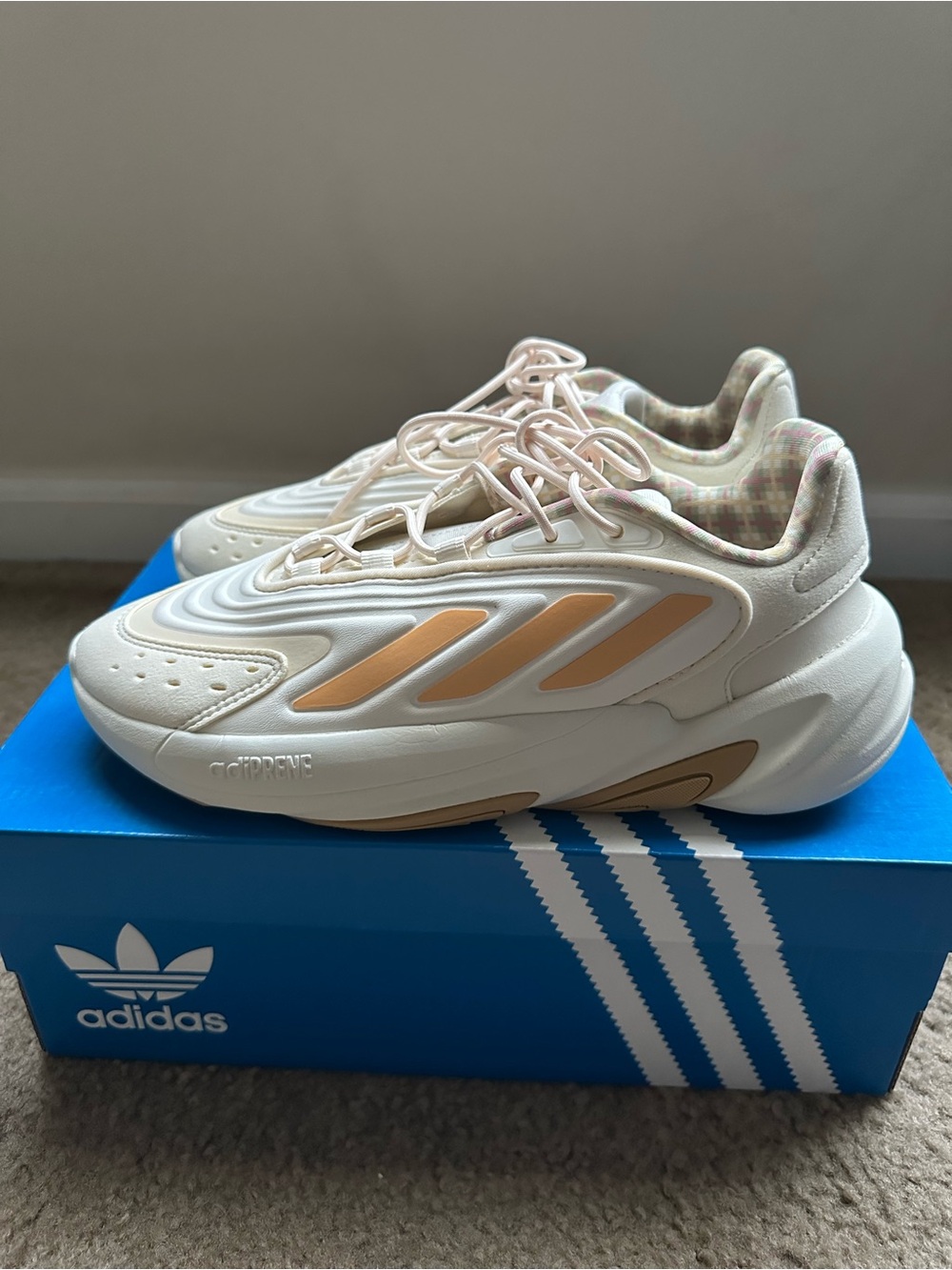 Adidas Womens Ozeila Sneakers
